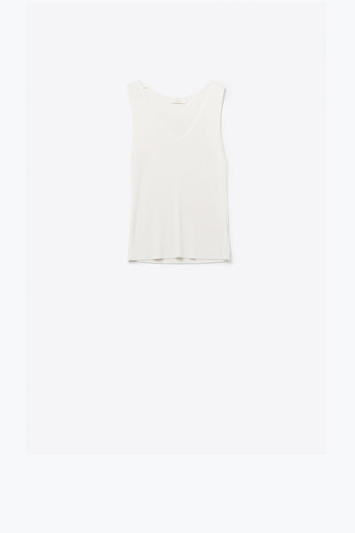 Q2 White sleeveless fine knitted top With V-Neck