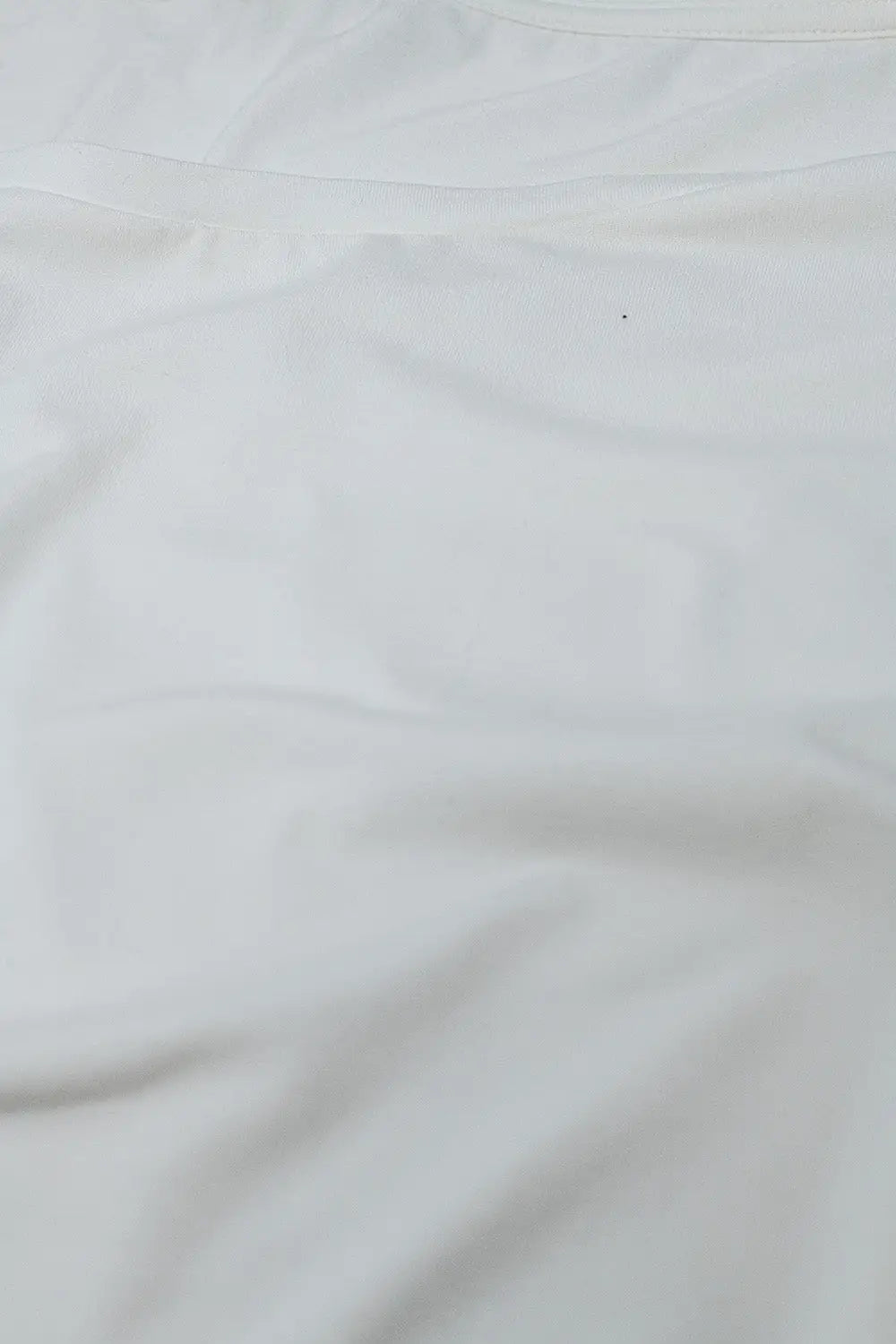 white T-shirt made of fine stretch fabric with a boat neck - One Size / White - Tops