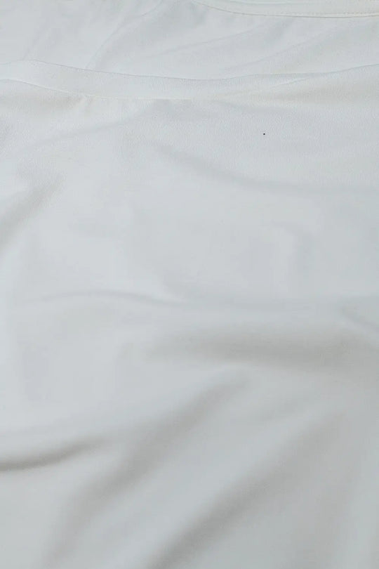 white T-shirt made of fine stretch fabric with a boat neck - One Size / White - Tops