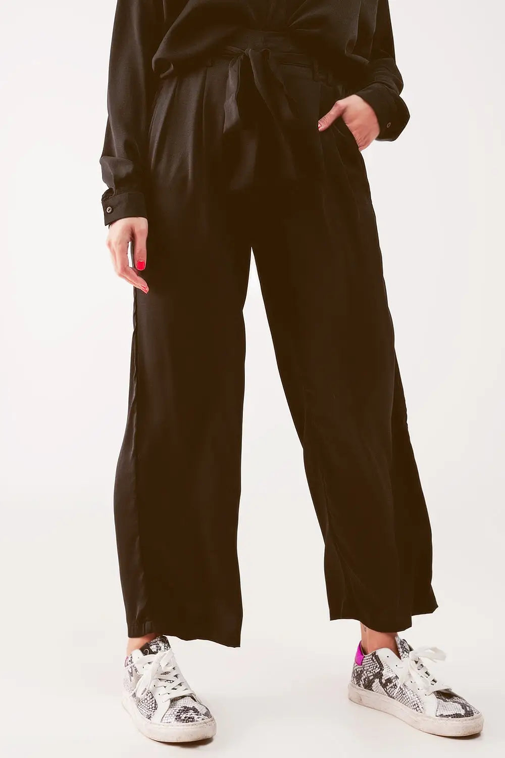 Wide leg belted pants in black - Pants