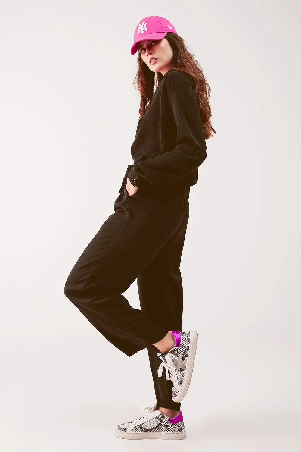 Wide leg belted pants in black - Pants