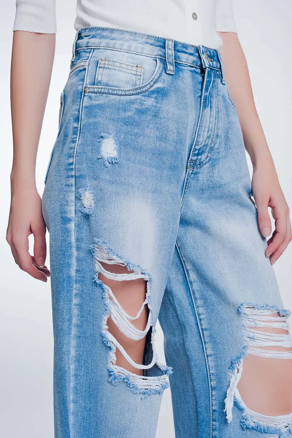 wide leg cropped raw hem jeans in light blue - Jeans