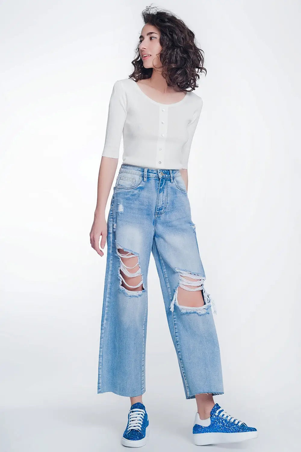 wide leg cropped raw hem jeans in light blue - Jeans