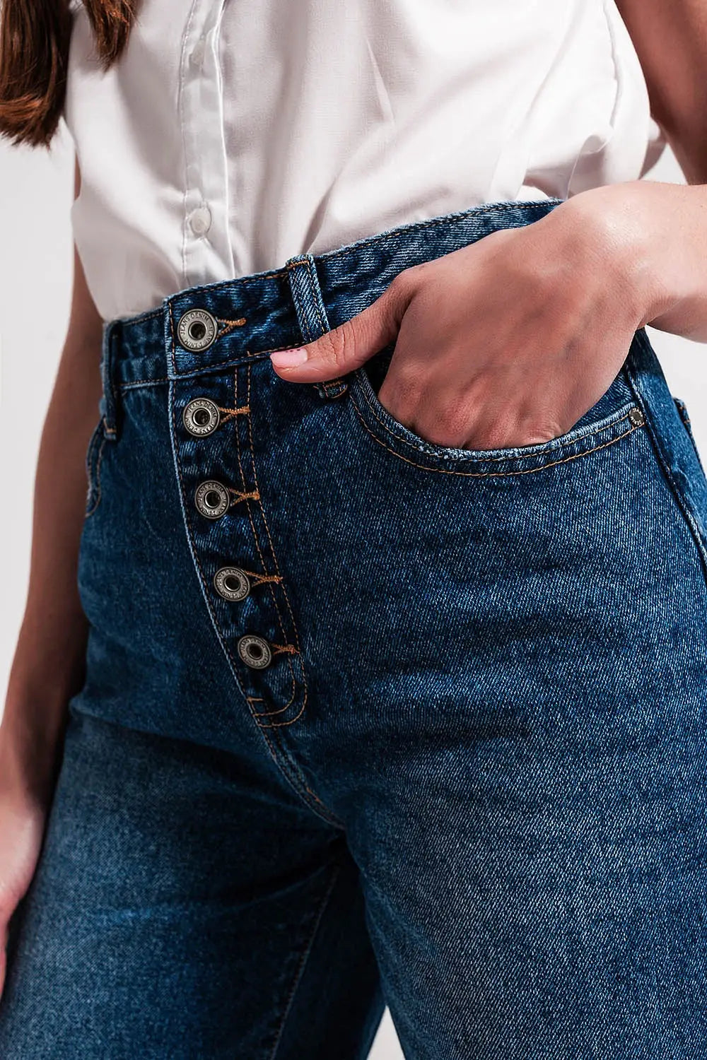 Wide leg jeans with exposed buttons - Jeans