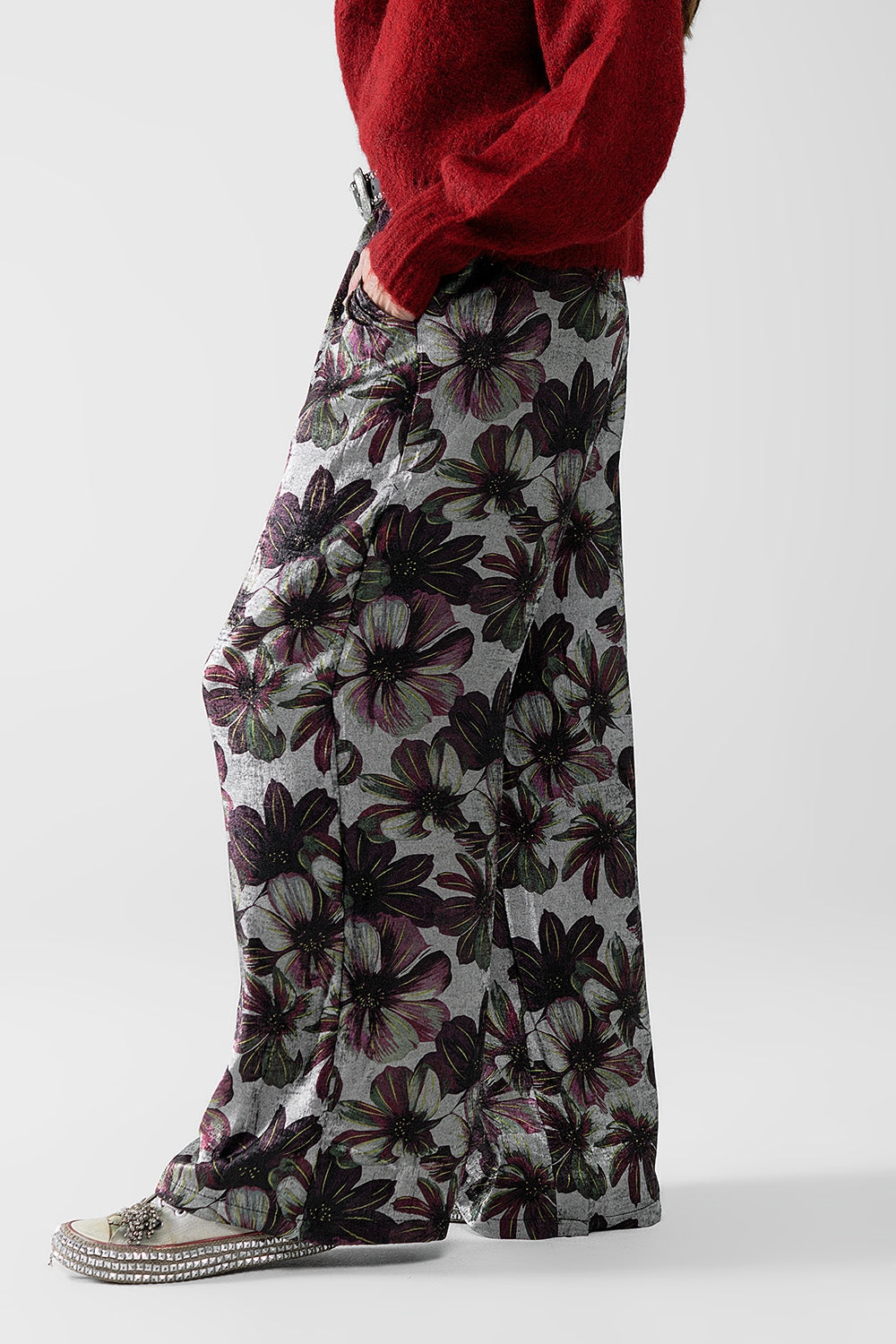 wide-leg pants in floral print