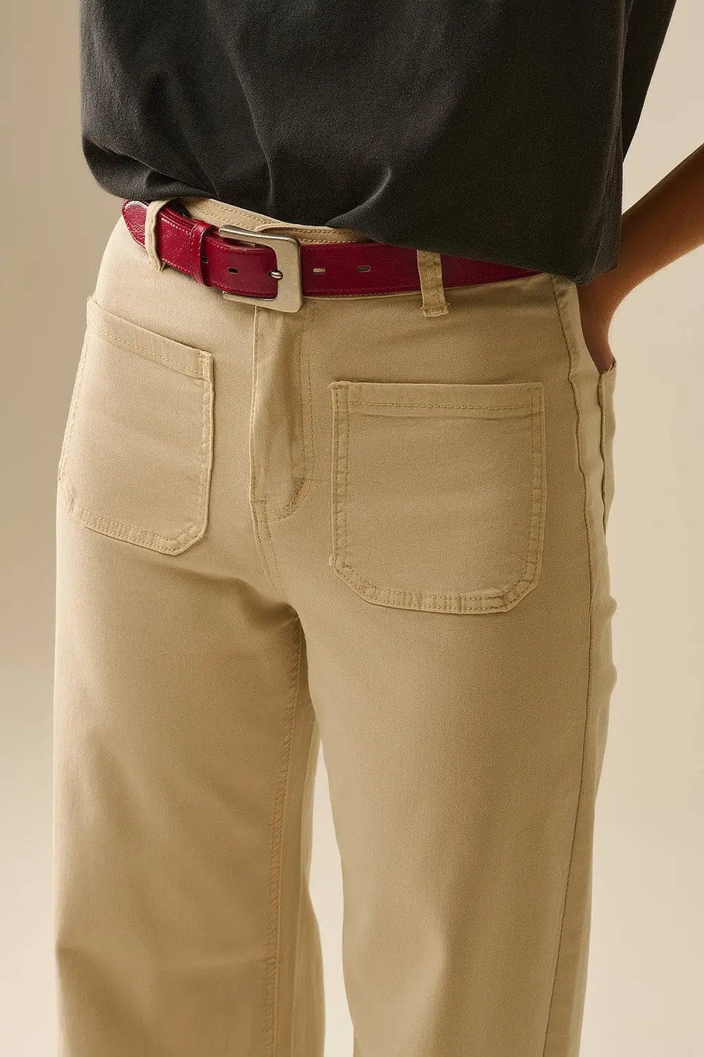wide leg pants with front pockets in beige - Jeans