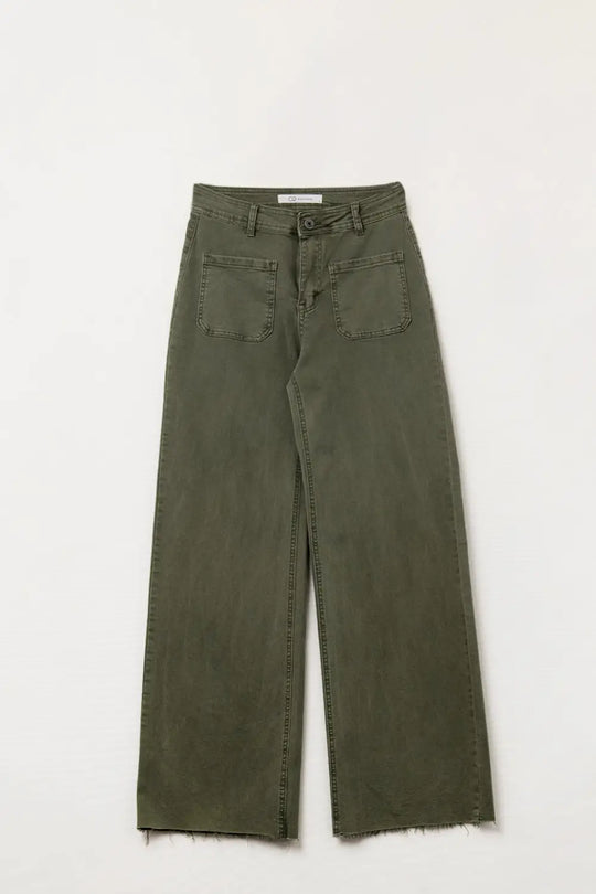 wide leg pants with front pockets in Khaki - Jeans