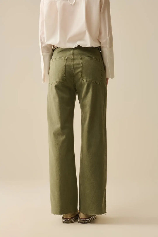 wide leg pants with front pockets in Khaki - Jeans