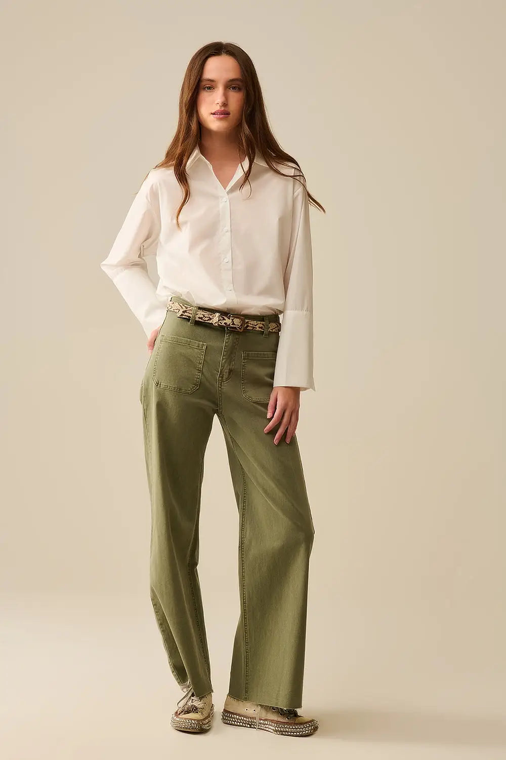 wide leg pants with front pockets in Khaki - Jeans