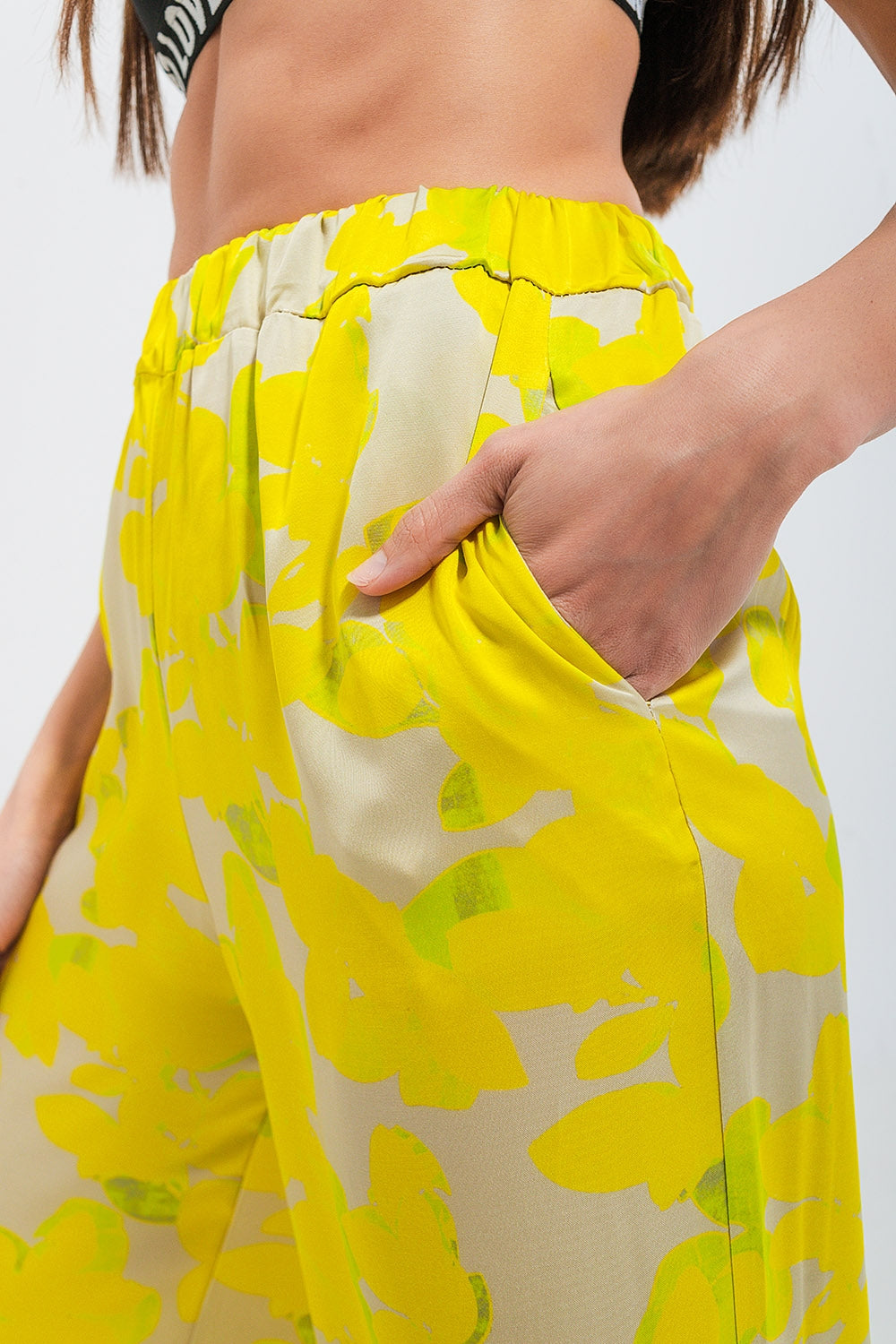 Wide leg trousers in yellow floral