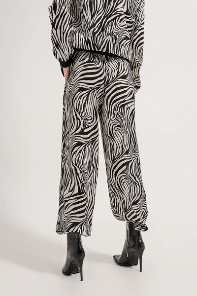 Wide leg trousers in zebra print - Pants