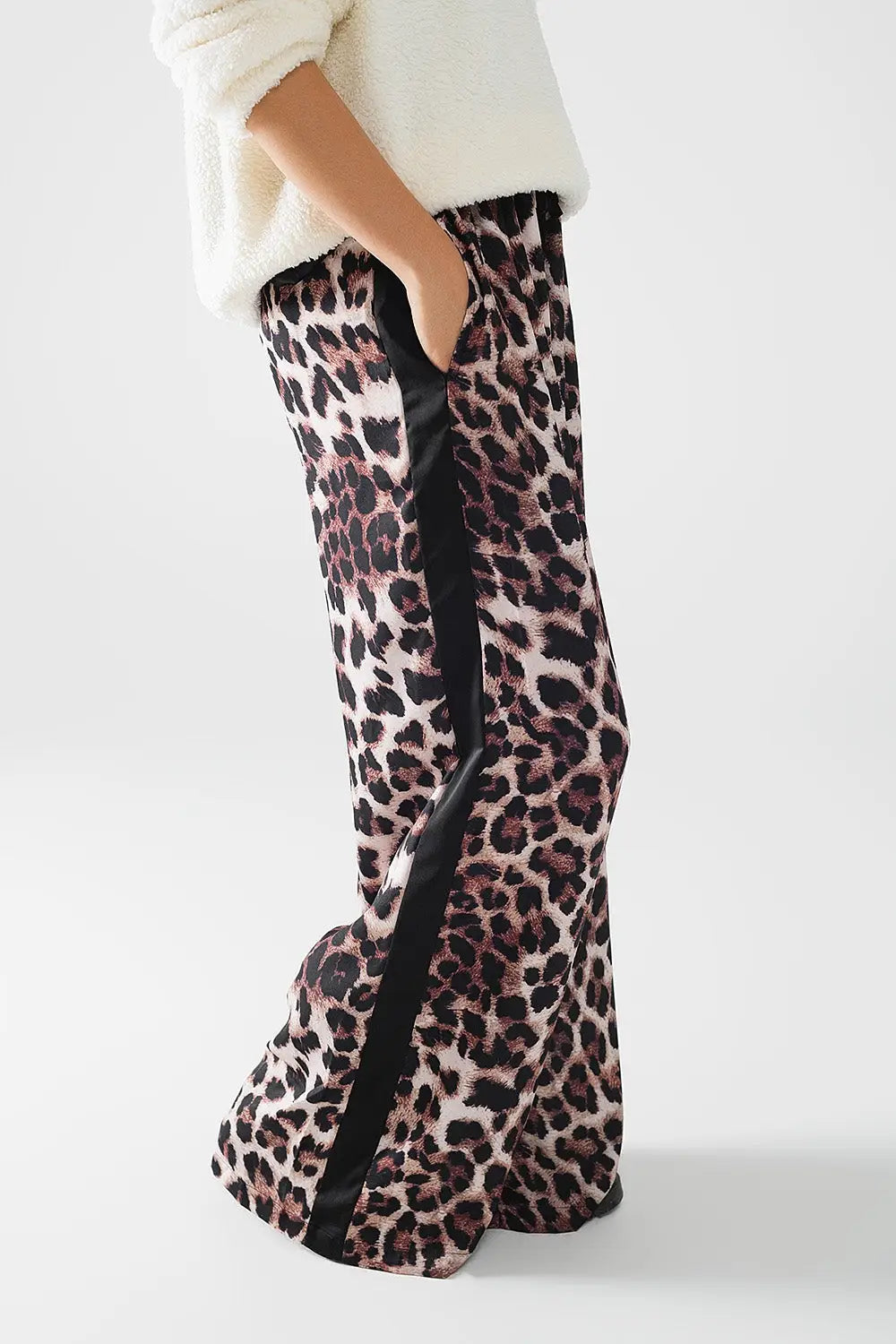 Wide leopard pants with satin side stripe - Pants