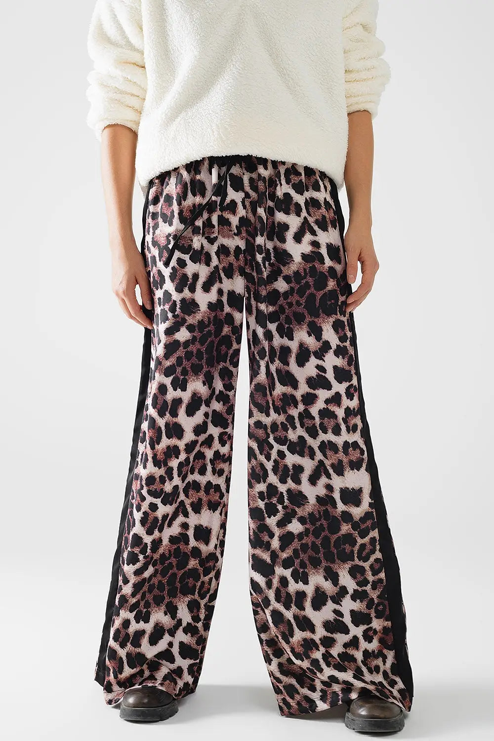 Wide leopard pants with satin side stripe - Pants