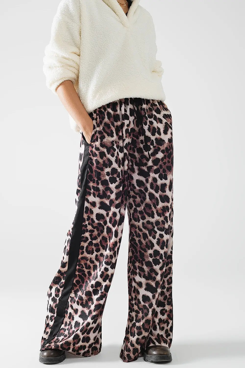 Wide leopard pants with satin side stripe - Pants