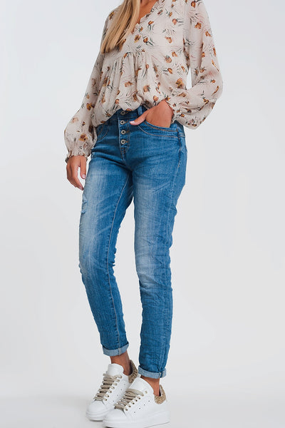 Wrinkled boyfriend jeans in light denim with ripped details