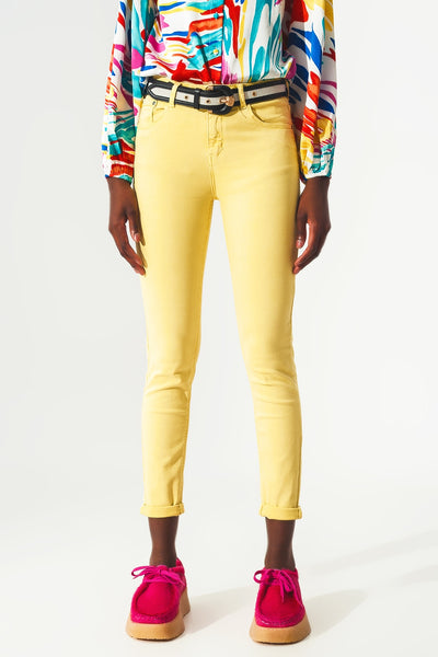 Yellow ankle jeans with soft wrinkles