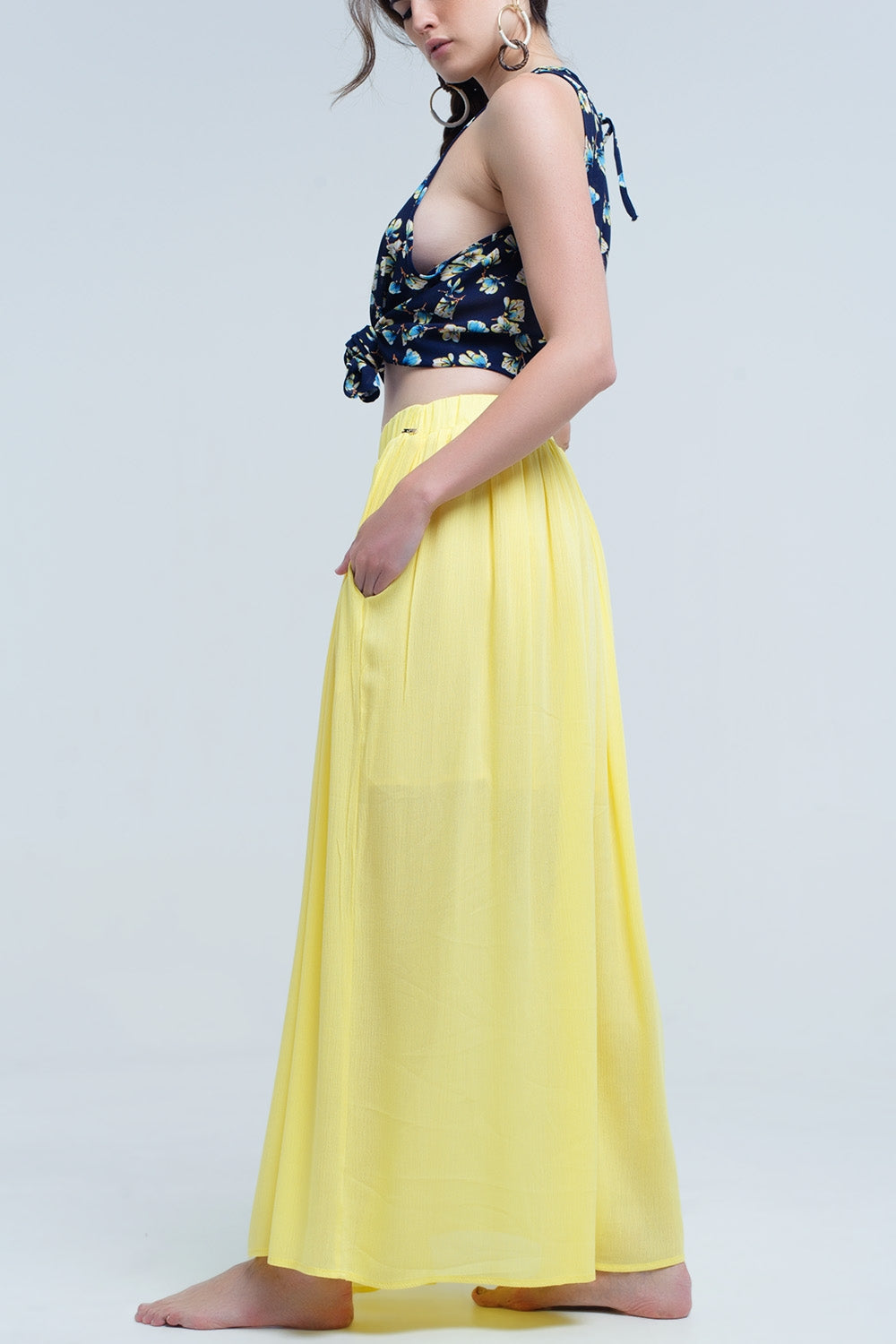 Yellow maxi skirt with pockets