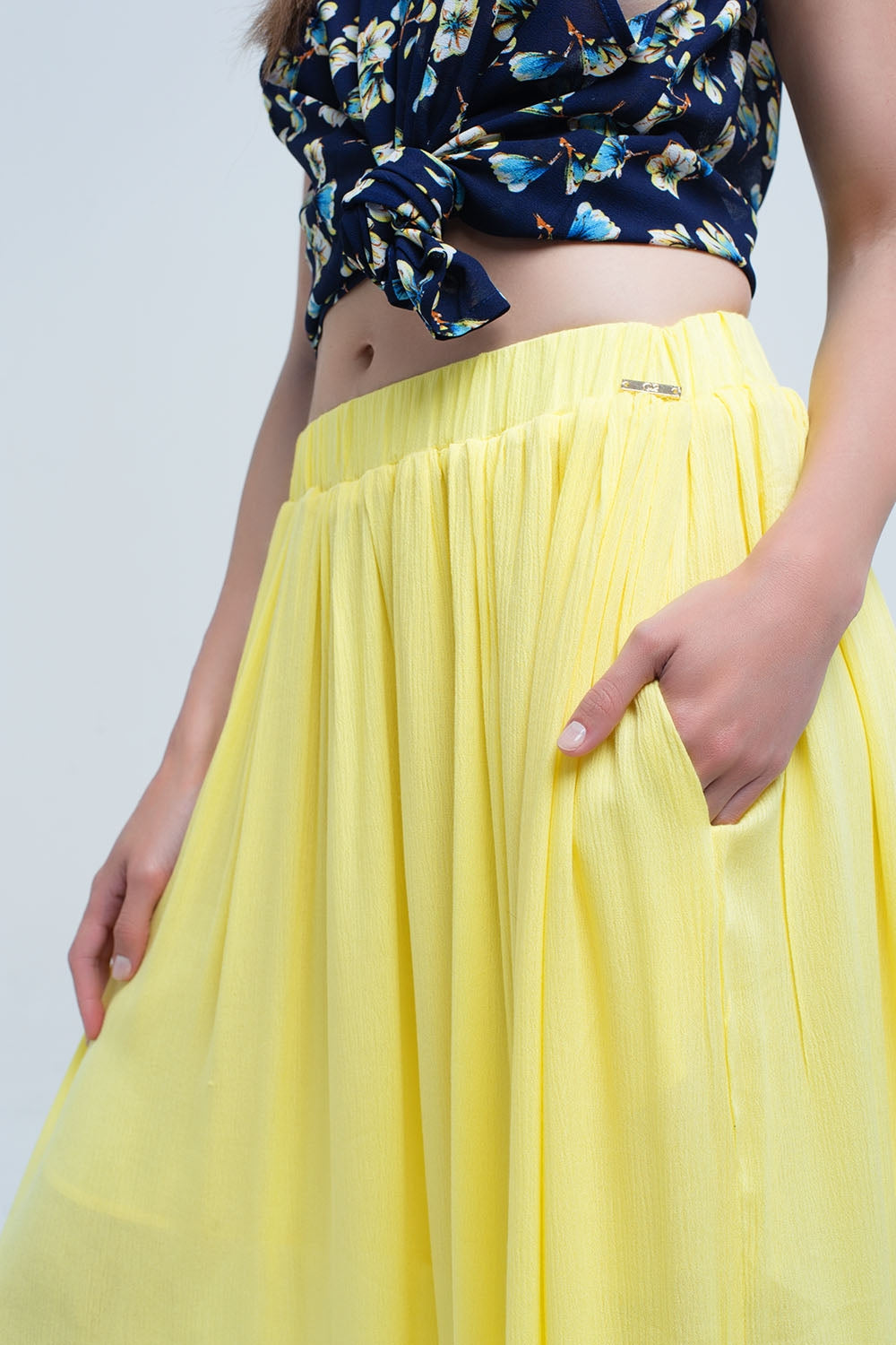 Yellow maxi skirt with pockets