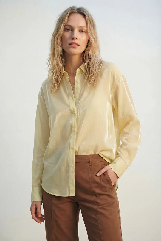 Q2 Yellow shiny satin shirt Button-Down Shirt with Relaxed Fit