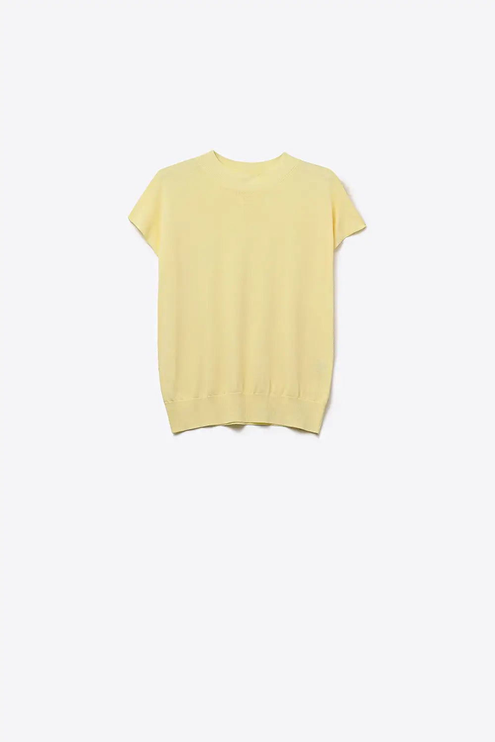 Q2 yellow turtleneck sweater with fitted short sleeves