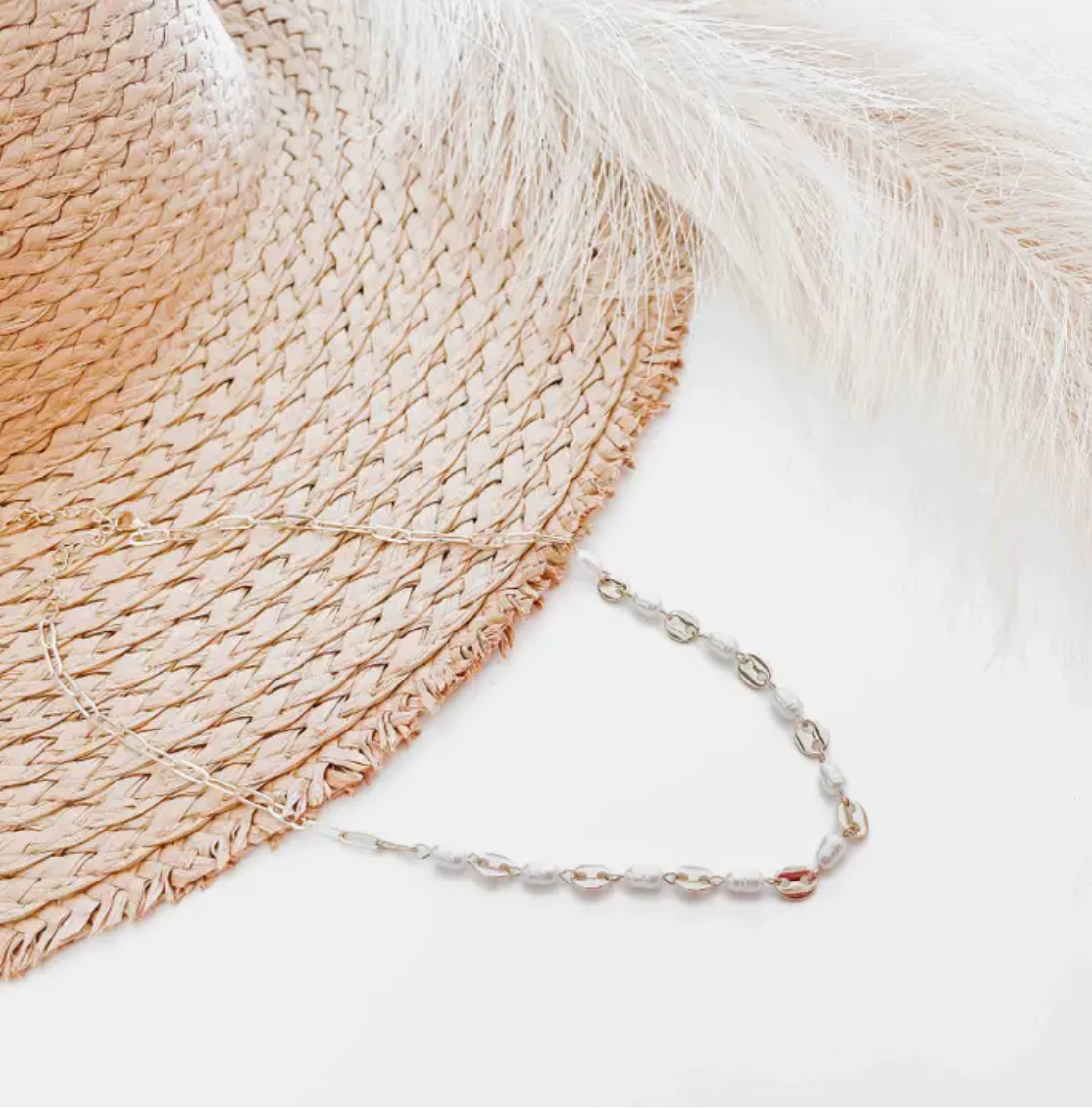 Perla Pearl Oval Chain Necklace